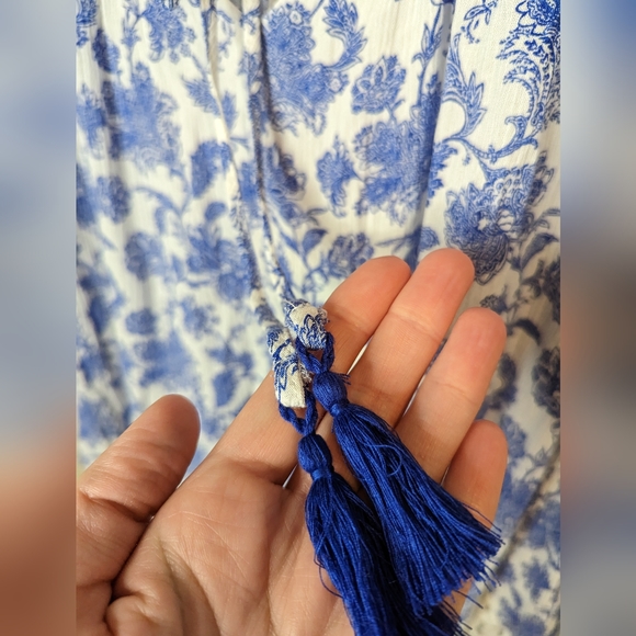 Umgee blue and white print peasant boho blouse with lace sleeves size medium - Picture 3 of 11